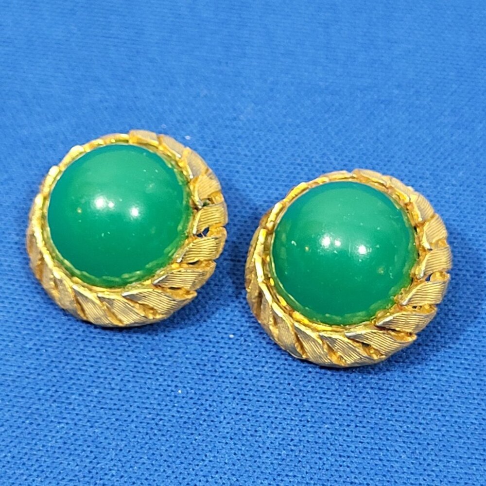 Green Cabochon Clip-On Earrings‎ Gold-Tone Round Jewelry 60's Vintage